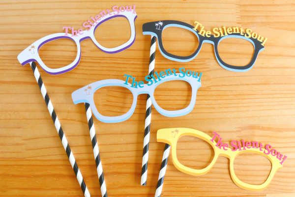 販促物制作事例：fast step株式会社様　オリジナルフォトプロップス