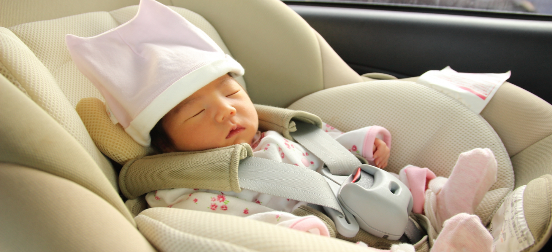新生児期に安心して使えるチャイルドシートの3つの種類と特徴
